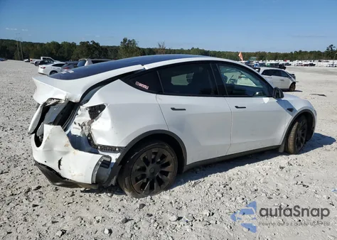 2021 Tesla Model Y z USA, uszkodzony, nr VIN 5YJYGDED3MF105916